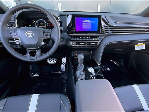 Used 2026 Toyota Camry XLE w/ Convenience Package image 15