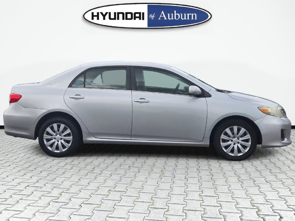 Used 2013 Toyota Corolla LE FWD image 4