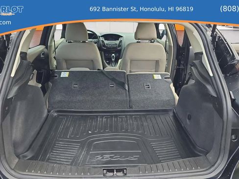 Used 2016 Ford Focus SE w/ SE Sport Package FWD image 12