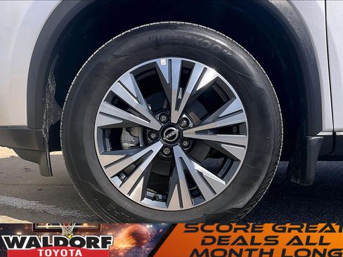 Used 2022 Nissan Rogue SV image 11