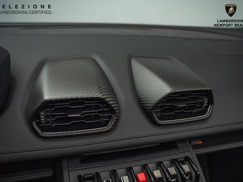 Used 2024 Lamborghini Huracan EVO image 28