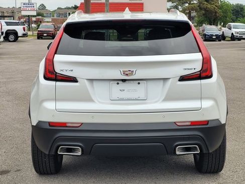 Used 2023 Cadillac XT4 Luxury w/ Cold Weather Package FWD image 6