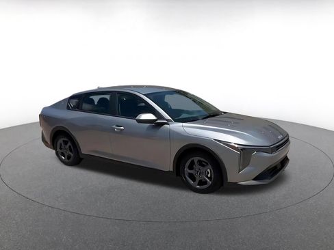 Used 2025 Kia K4 FWD image 2