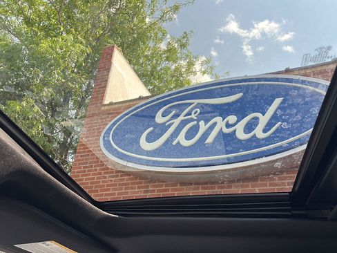 Used 2025 Ford F150 Lariat AWD/4WD image 26