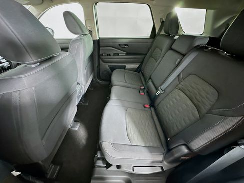 Used 2025 Nissan Pathfinder SV FWD image 27