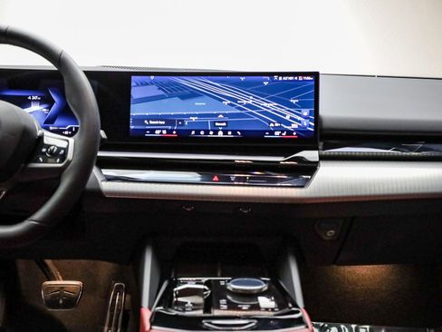 Certified 2025 BMW i5 eDrive40i w/ M Sport Package image 14