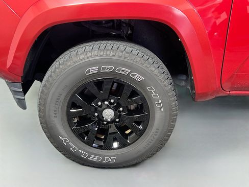 Used 2018 Toyota Tacoma SR5 image 13