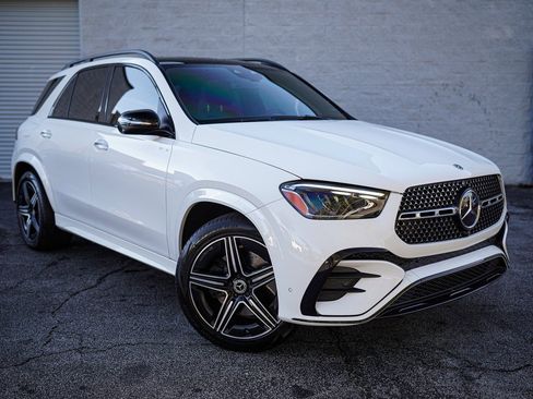 Used 2024 Mercedes-Benz GLE 450e 4MATIC image 8