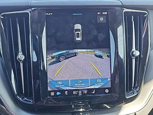 Used 2023 Volvo XC60 B5 Core image 8