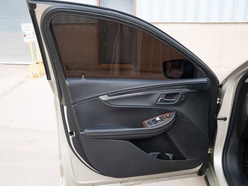 Used 2015 Chevrolet Impala LT w/ Convenience Package image 18