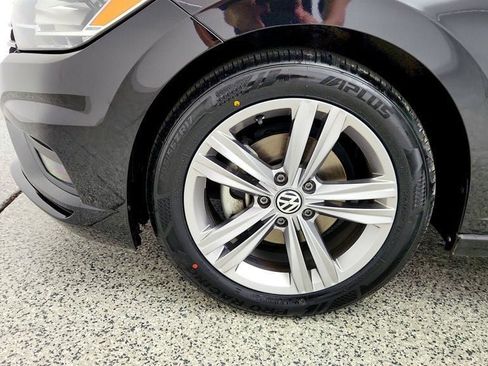 Used 2021 Volkswagen Jetta R-Line w/ R-Line Cold Weather Package FWD image 9
