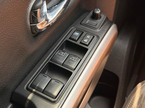 Used 2017 Nissan Titan SV RWD image 22