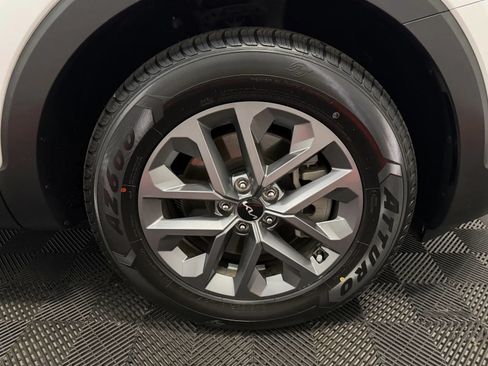 Used 2024 Kia Telluride LX FWD image 17