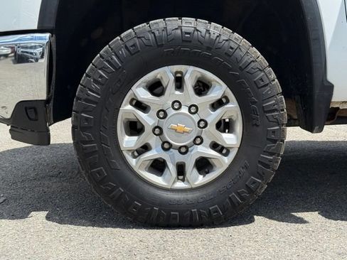Used 2024 Chevrolet Silverado 2500 LTZ w/ LTZ Convenience Package AWD/4WD image 13