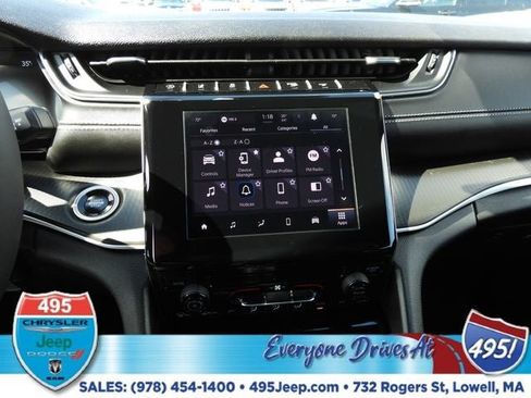 Used 2025 Jeep Grand Cherokee Laredo X AWD/4WD image 25