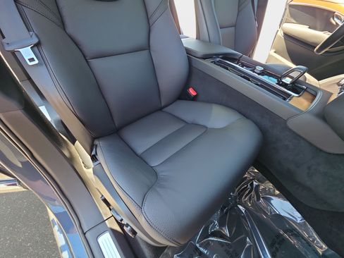Used 2025 Volvo XC90 B6 Plus w/ Protection Package Premier AWD/4WD image 10