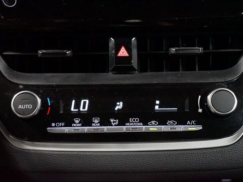 Used 2025 Toyota Corolla LE FWD image 20