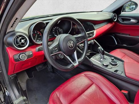 Used 2018 Alfa Romeo Giulia RWD image 10