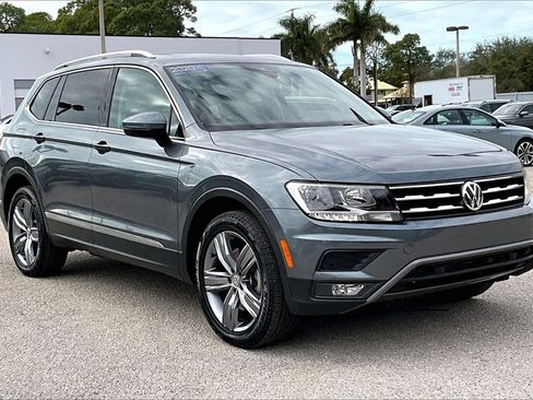 Certified 2020 Volkswagen Tiguan SE image 2