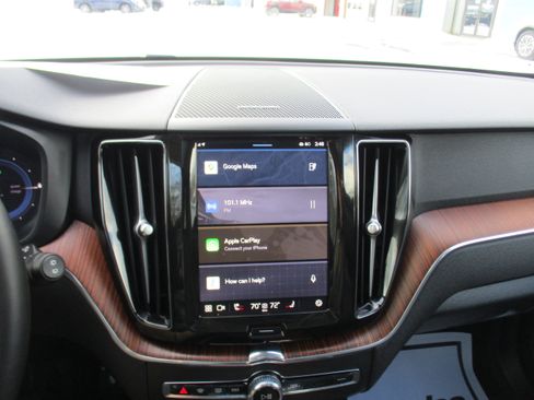 Certified 2024 Volvo XC60 T8 Plus w/ Protection Package Premier image 17