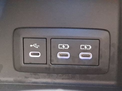 Used 2023 Toyota Venza LE image 24