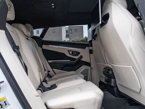 Used 2019 Lamborghini Urus image 40