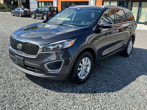 Used 2018 Kia Sorento AWD image 1