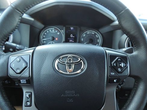 Used 2016 Toyota Tacoma TRD Off-Road w/ Towing Package RWD image 27
