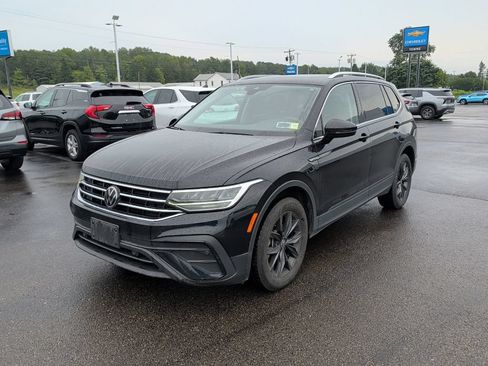 Used 2022 Volkswagen Tiguan SE w/ Panoramic Sunroof Package AWD/4WD image 2