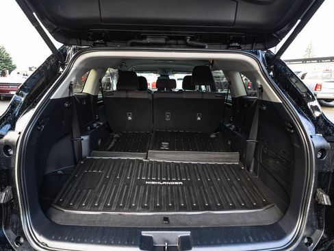 Used 2024 Toyota Highlander LE AWD/4WD image 34