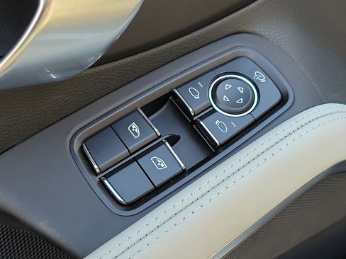 Used 2025 Porsche 718 Cayman image 12