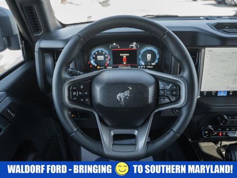 Used 2025 Ford Bronco Badlands image 34