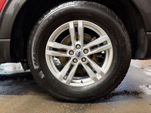 Used 2022 Ford Explorer XLT image 32