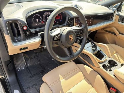 Used 2025 Porsche Cayenne Coupe AWD/4WD image 9