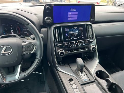 Used 2025 Lexus LX 700h Luxury image 20