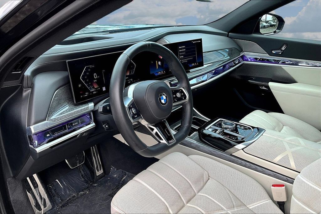 Used 2023 BMW 760i xDrive w/ Executive Package AWD/4WD image 17