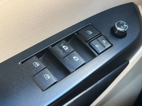 Used 2019 Toyota Highlander XLE FWD image 29