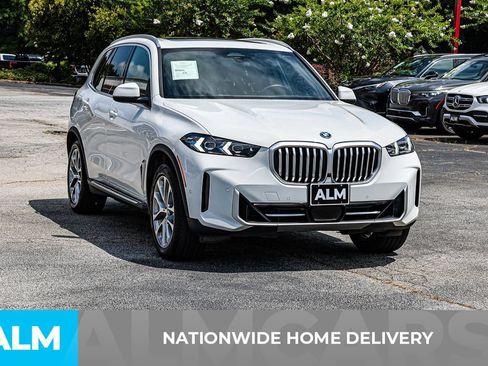 Used 2025 BMW X5 xDrive50e AWD/4WD image 4