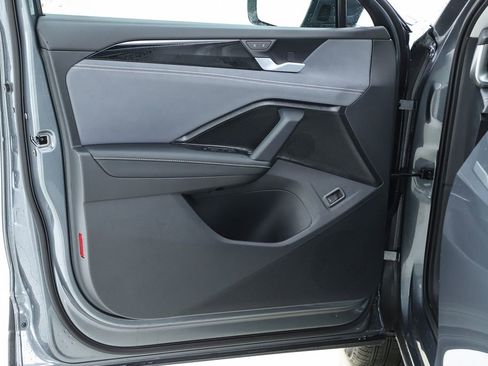 New 2026 Volkswagen Tiguan SE image 18