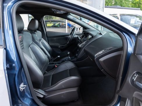 Used 2018 Ford Focus ST w/ Equipment Group 402A FWD image 21