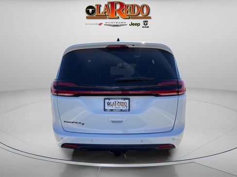 Used 2023 Chrysler Pacifica Touring-L w/ S Appearance Package image 6