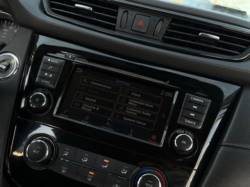 Used 2019 Nissan Rogue S image 25