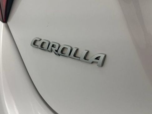 Used 2015 Toyota Corolla LE FWD image 16