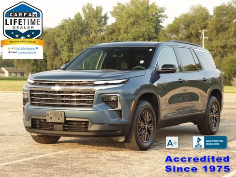Used 2025 Chevrolet Traverse LT AWD/4WD image 3