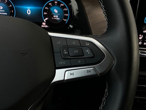 Used 2025 Volkswagen Atlas SE image 37