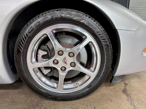 Used 2001 Chevrolet Corvette Convertible w/ Preferred Equipment Group2 image 26