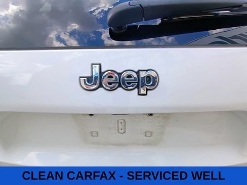 Used 2019 Jeep Cherokee Latitude w/ Popular Appearance Group FWD image 21