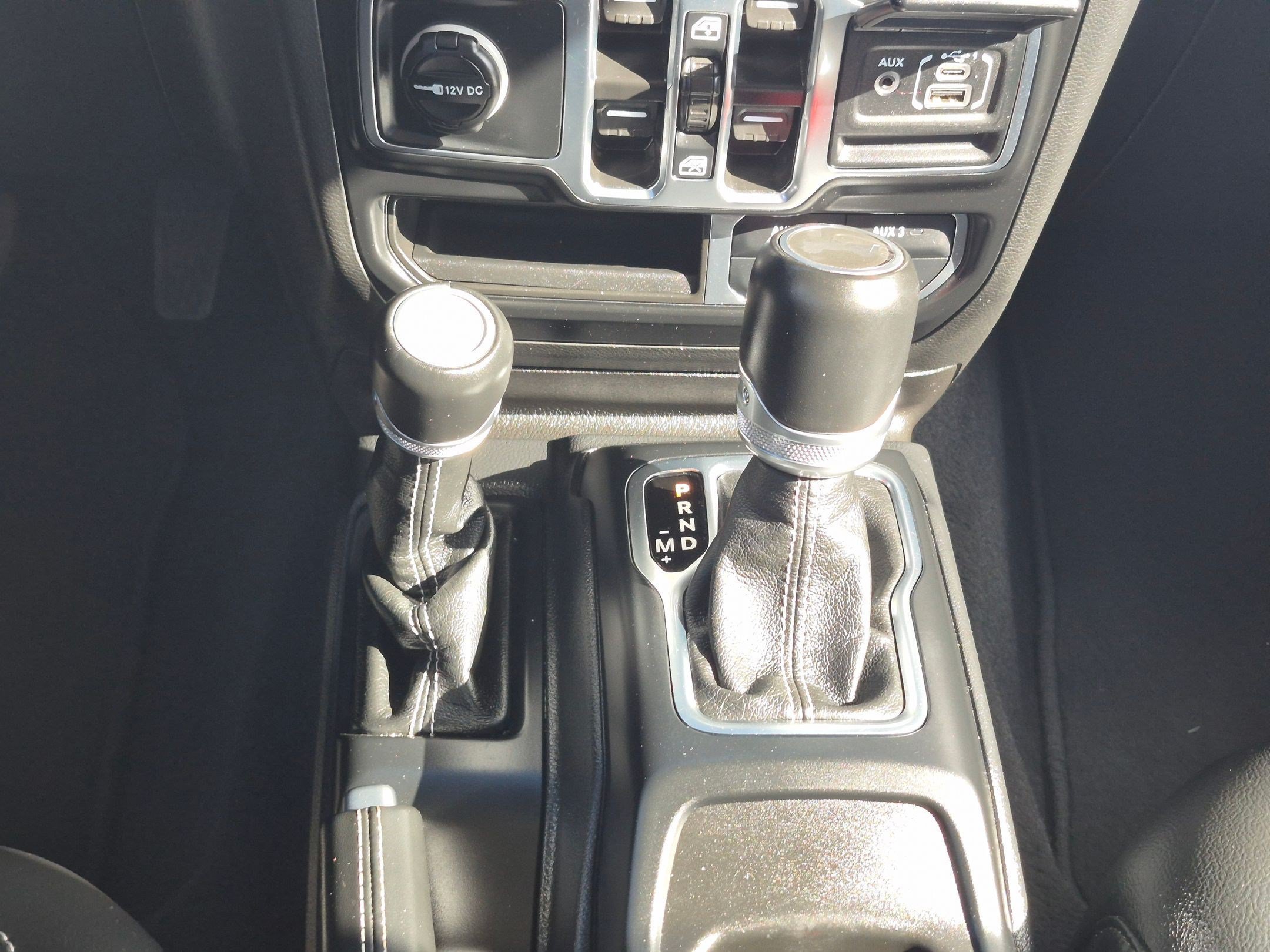 Used 2023 Jeep Wrangler Unlimited Sahara w/ Cold Weather Group AWD/4WD image 25