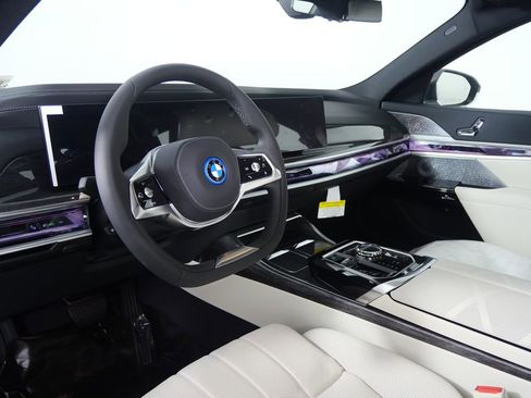 Used 2026 BMW i7 eDrive50 w/ Executive Package image 9