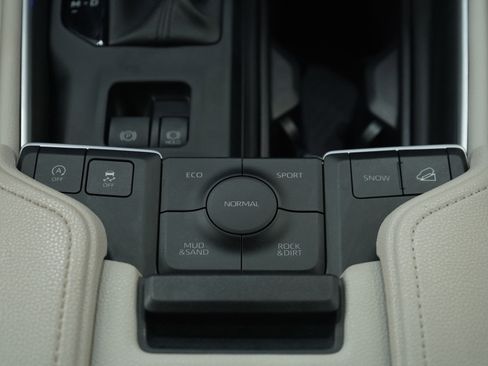 Used 2025 Toyota Grand Highlander AWD image 19